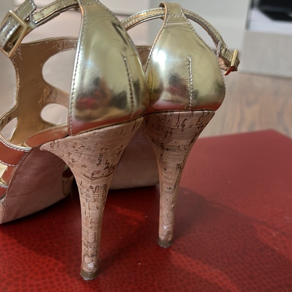 Stuart Weizmann Gold Strappy Platform Stilettos - Picture 7 of 10